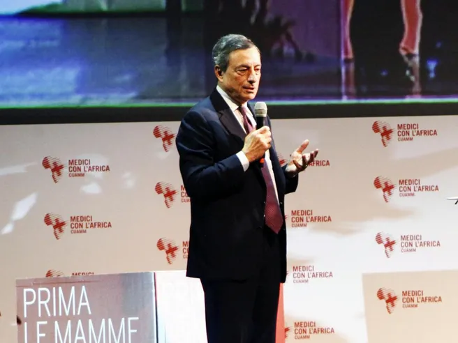 Alla vigilia della Bce arriva lettera Draghi su euro e petrolio. Intanto Ombudsman insiste: si dimetta dal G30