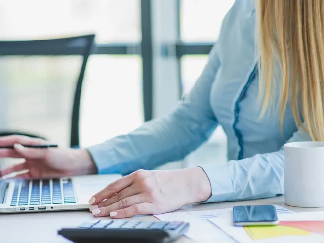 Cashback fino al 3%: il conto aziendale Finom che ti fa risparmiare su ogni spesa