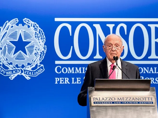 Consob, Savona chiama alla riscossa risparmiatori italiani proponendo BTP di guerra e azionariato popolare