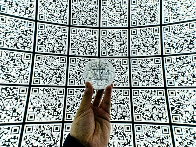 Truffa del QR code: finte multe ai turisti