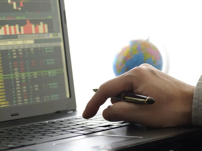 Fuga investitori retail da ETF short su volatilità. Per qualcuno troppo tardi: in una notte polverizzati $4 milioni