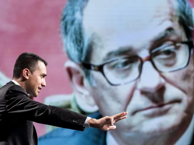 Tria fiducioso su spread, mentre Di Maio: ‘reddito di cittadinanza per tutti, limite 3% si può sforare’