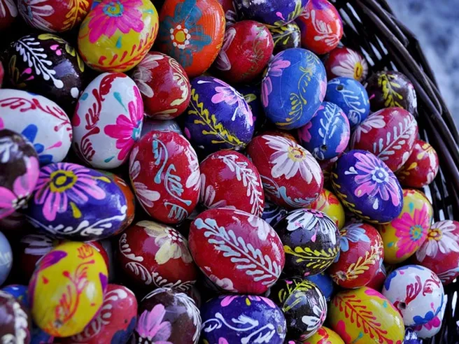 Incertezza frena i consumi, una famiglia su tre intende tagliare spese di Pasqua