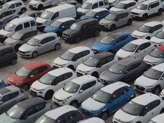 Salvini sfida le norme ambientali: Euro 5 senza divieti e superbollo abolito nel 2026