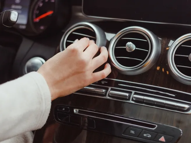 Aria condizionata in auto: quando rischi una multa fino a 444 euro