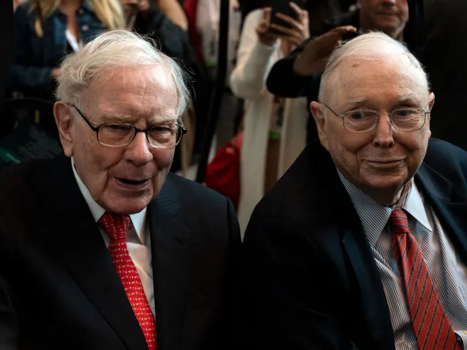 Charlie Munger, ecco perchè il braccio destro di Warren Buffett ce l’ha con il Bitcon, Tesla, Robinhood e le SPAC