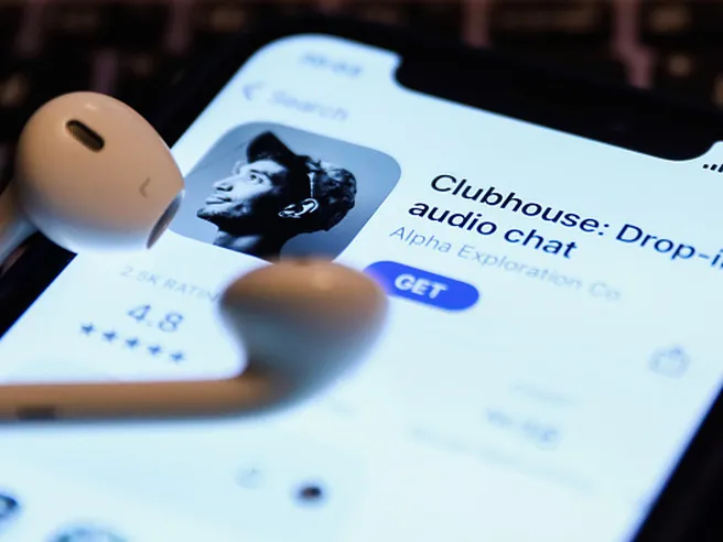 Facebook come Clubhouse: sul social network di Zuckerberg arrivano le Live Audio Rooms