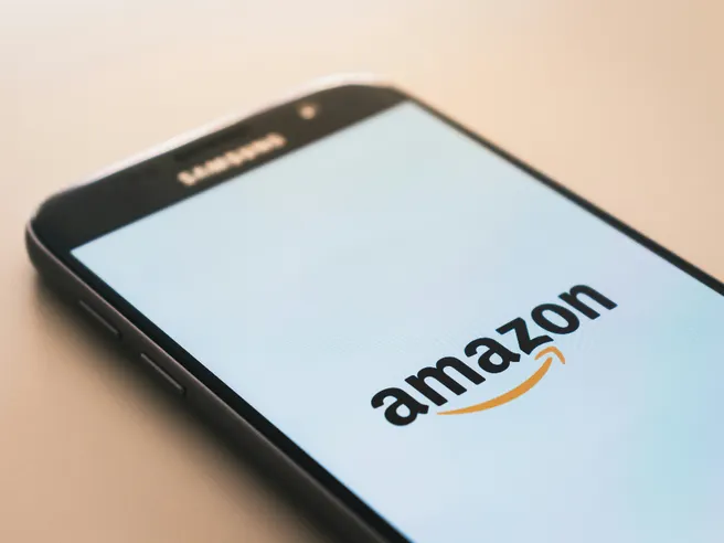 Truffa Amazon: finti sconti e IBAN falsi, rubati 70 mila euro