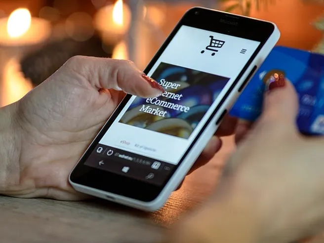 eCommerce in crescita del 17%, gli acquisti di prodotti superano per la prima volta quelli dei servizi
