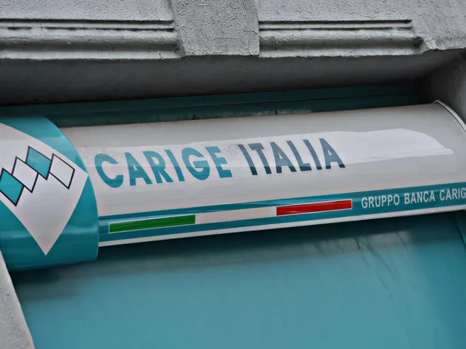 Carige mollata da BlackRock. E ora? C’è chi chiede soluzione Intesa-banche venete per evitare nuovo caso risparmio tradito