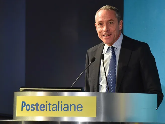Poste Italiane tra Cina, logistica vaccini e RC Auto da gennaio vendute agli sportelli. Anticipazioni Del Fante scaldano il titolo