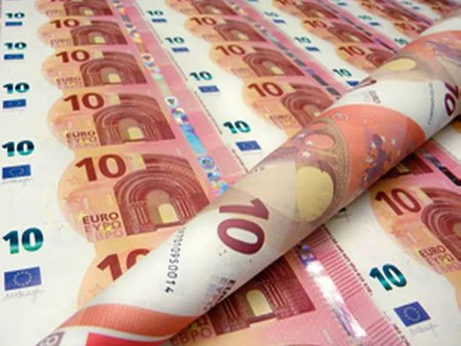Fuga dall’euro, sul dollaro la moneta unica precipita a minimo in 20 anni. Analisti ‘vedono’ discesa sotto parità