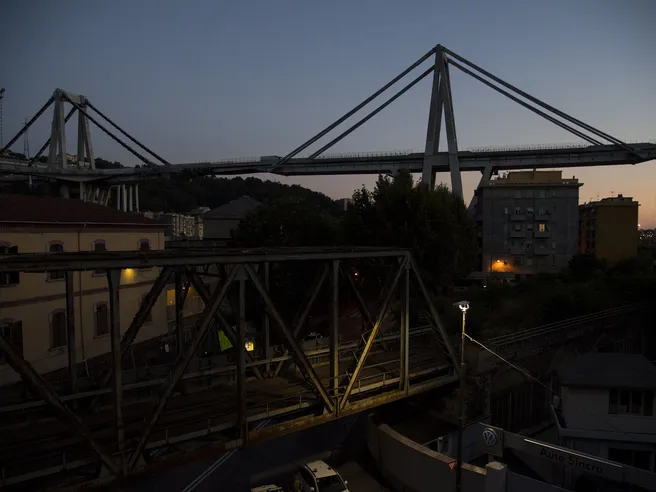 Ponte Morandi: crollo assunzioni e danni alle imprese, ecco gli effetti economici del disastro