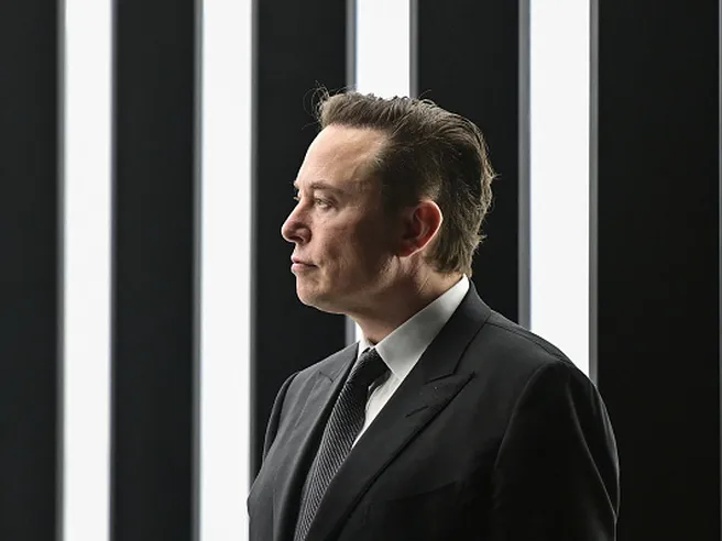 Elon Musk: 8$ per la spunta blu su Twitter. Stephen King non ci sta