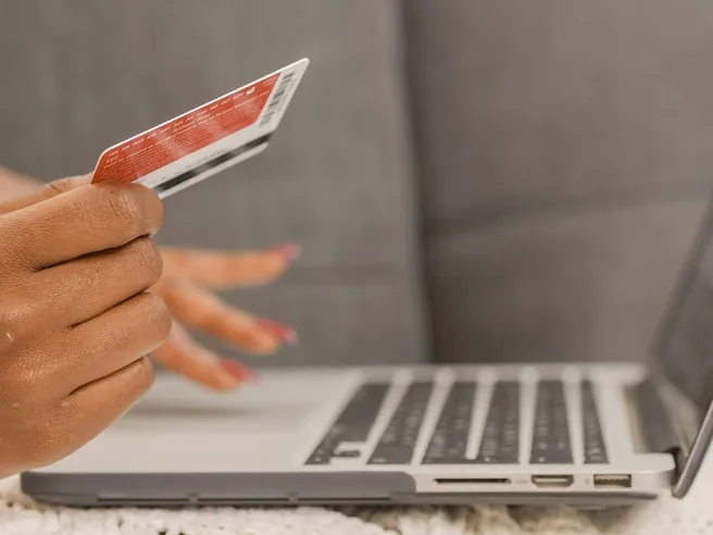 Apri SelfyConto ora e ricevi 50€ su Amazon: zero spese e tutto online