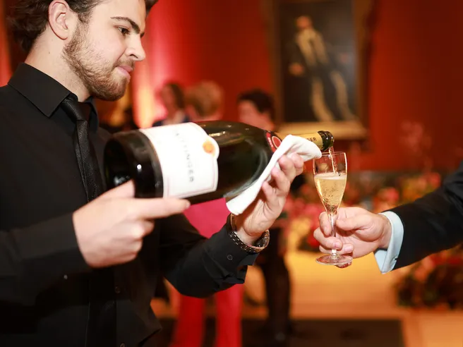 Busta paga più ricca ad aprile: a chi spetta il bonus