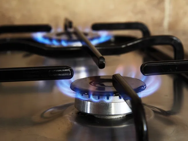 S&P stima bolletta energetica record da oltre 1.000 miliardi per l’Europa