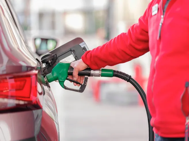 Buone notizie: il prezzo della benzina al self cala