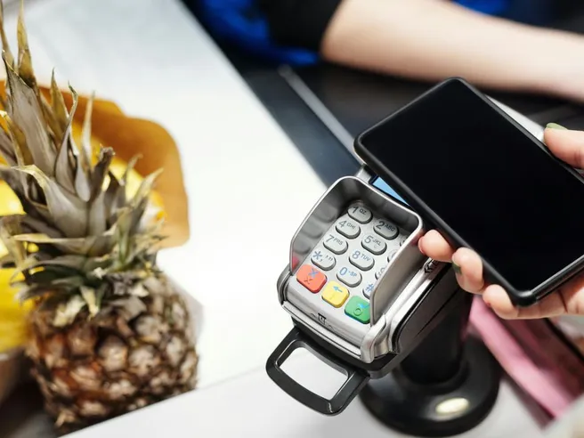 Conto Selfy: canone azzerabile, bonifici istantanei gratis e vantaggi extra