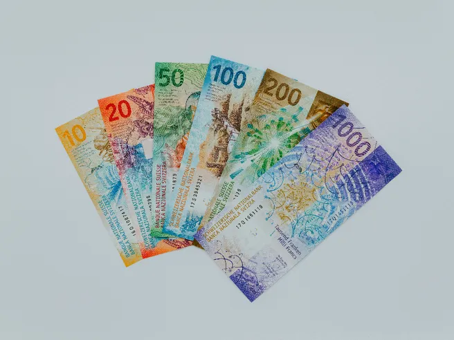 Cambia la musica per le valute: il franco svizzero ruba la scena al dollaro