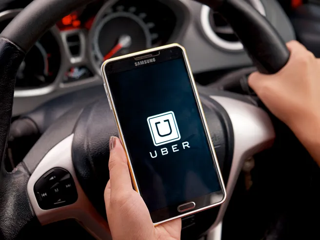 Uber: rubati dati di 57 milioni di clienti e autisti in tutto il mondo. Società tace e paga $100.000 agli hacker