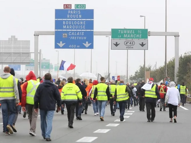 Gilet gialli sbarcano in politica: nasce Les Emergents e a guidarlo l’ex portavoce dell’ala moderata