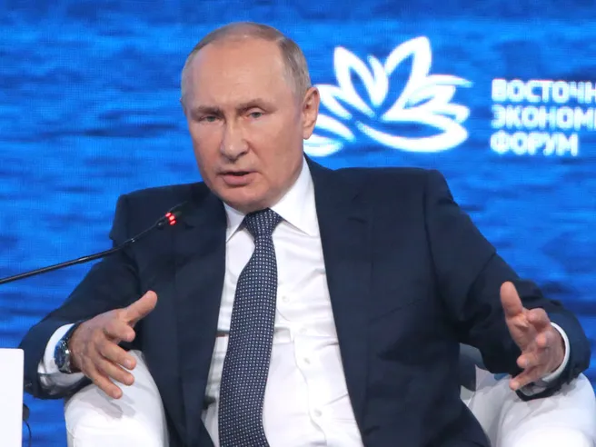 Effetto Putin con minaccia nucleare: Borsa Mosca scivola fino a -10%, in un anno indice MOEX ha dimezzato il suo valore
