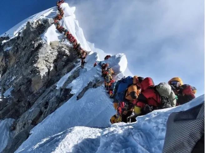 Everest a pagamento per ridurre l’overtourism
