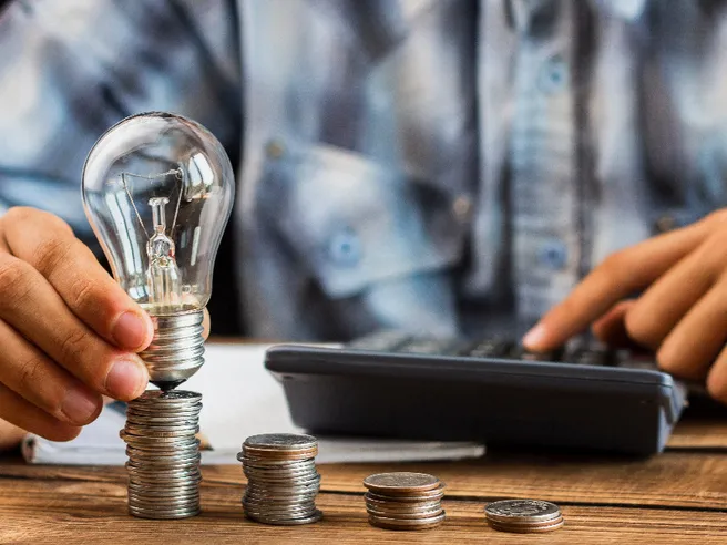 Bolletta luce: meglio tariffa fissa o variabile?