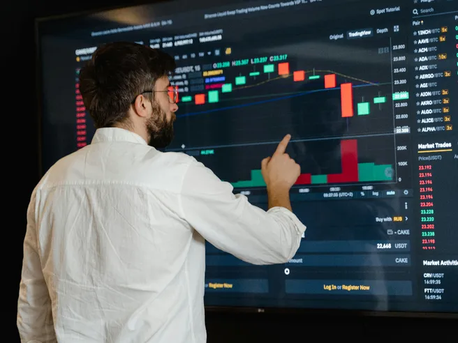 Meglio azioni o titoli di Stato? Ecco dove conviene investire oggi