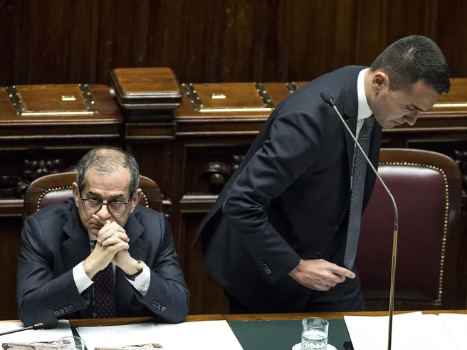 Sì a dl crescita ma ‘salvo intese’, verso taglio progressivo Ires. Rinviati rimborsi truffati banche