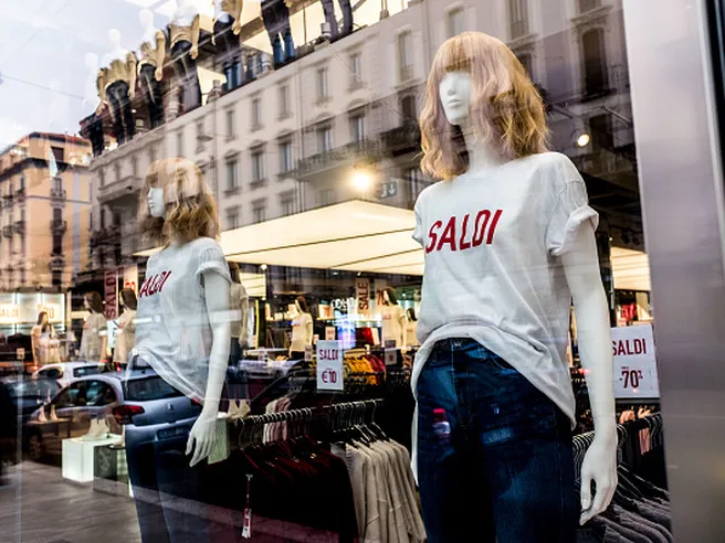 Saldi Estivi: al via dall’1 luglio, vendite +15% ma ancora sotto livelli pre-Covid. Spesa sui 165 euro a famiglia