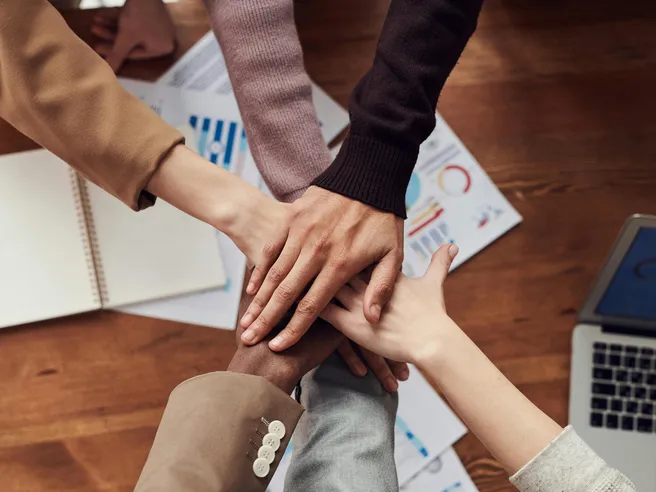 Ricevi fino al 3% di cashback con il conto aziendale Finom e gestisci le tue spese in tempo reale