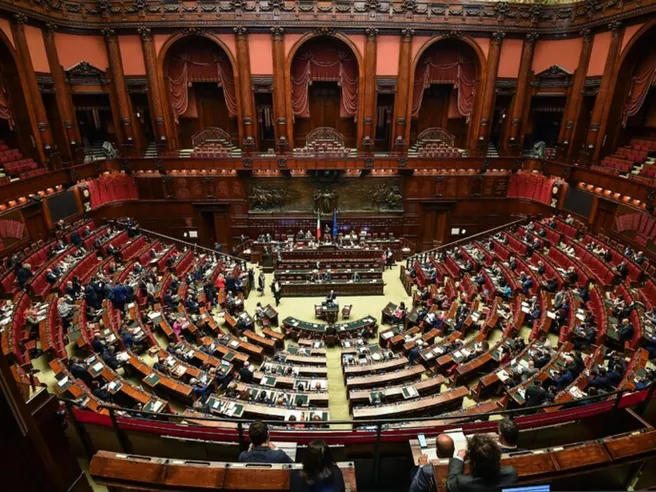 Conto corrente, ora chiunque potrà aprirne uno: approvata la proposta alla Camera