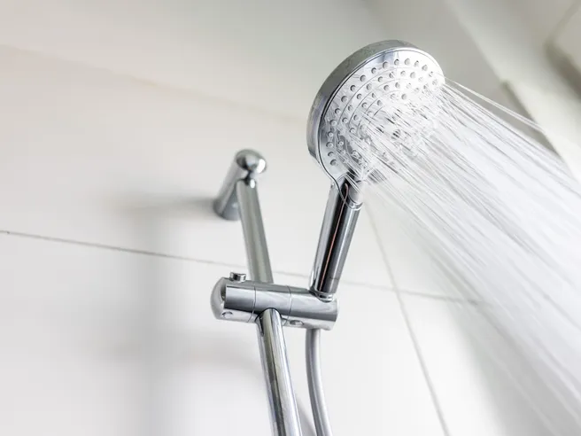 Bolletta dell’acqua sempre più cara: rincari del 35% in due anni