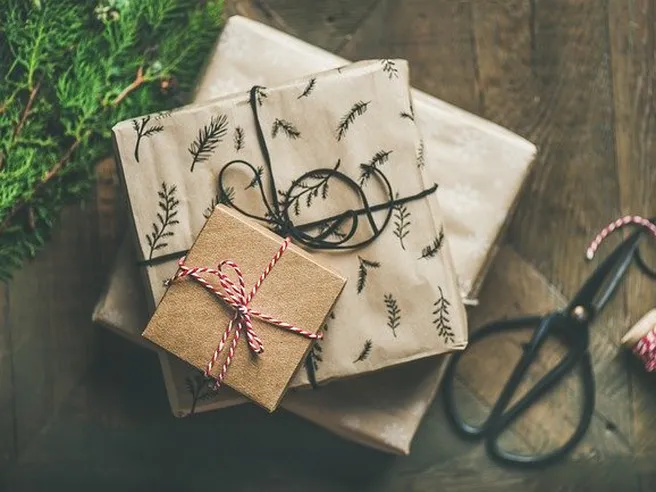 Natale: consumi in calo del 2%, giro d’affari si ferma a 10 miliardi. Pesano anche le tasse