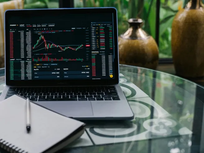 Nessuno spread, zero commissioni maker: i numeri del risparmio su Coinbase Advanced