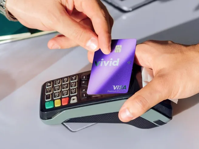 Fatture, spese e rimborsi in un’unica app: il conto Vivid Business semplifica tutto