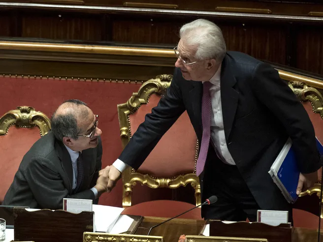Oggi lettera Ue, Juncker a Conte: ‘manovra bis o sanzioni’. Monti: ‘sì a sovranismo. Ma europeo’