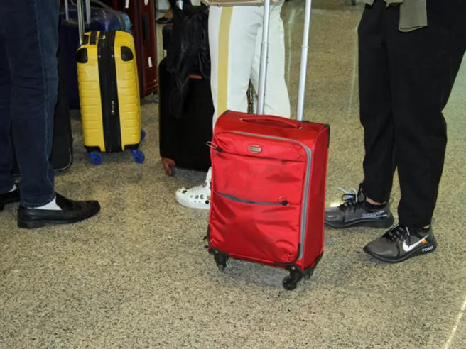 Bagaglio a mano: regole poco chiare e costi extra, l’allarme di Altroconsumo