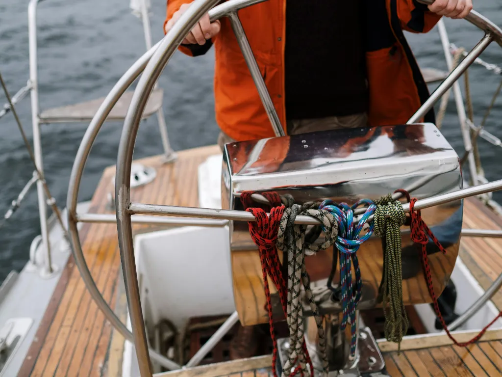 Patenti 2025: niente aumento Iva per moto e nautica