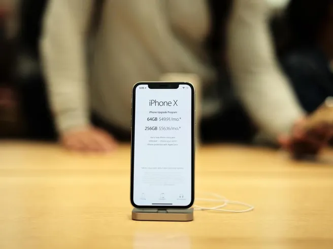 Apple sta perdendo la scommessa iPhone X? Prezzo proibitivo, analisti tagliano stime sulle vendite