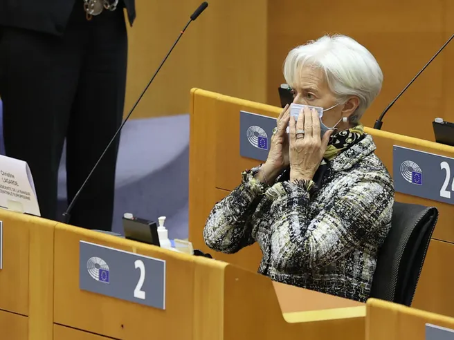 Bce, Lagarde rassicura su PEPP: economia euro su due stampelle, ancora tanto tempo prima di attraversare ponte pandemia