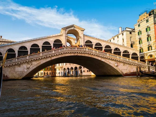 Affitti: nelle grandi città appartamenti vuoti. Crollano domanda e prezzi
