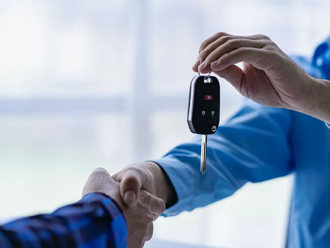 Auto, Italia verso l’elettrico: impennata di vendite e calo dei prezzi dell’usato