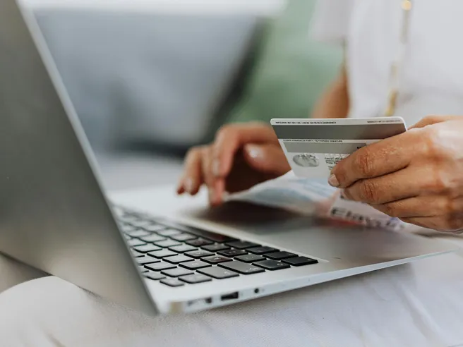 Canone zero e prelievi gratis: non solo cashback con SelfyConto