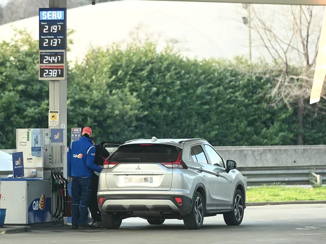 Benzina e diesel, ecco perché i prezzi continueranno ad aumentare