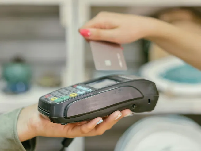 Carte aziendali con Vivid: per i clienti c’è il cashback fino al 10% sugli acquisti