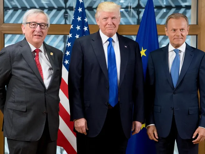 Trump stronca l’Ue: ‘zero dazi su auto? Siete come la Cina, solo più piccoli. Non è sufficiente’