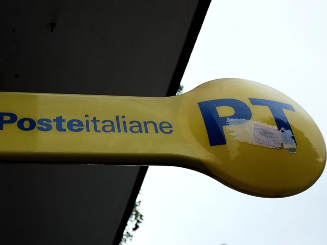 Passaporto, da luglio anche in Posta: via all’estensione, cosa serve e quanto costa